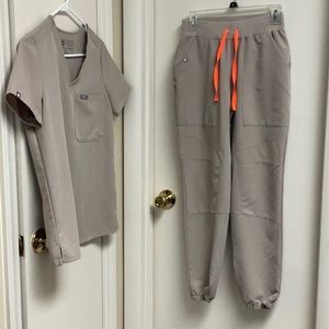 Figs Catarina Scrub top & Jogger scrub pants XS
